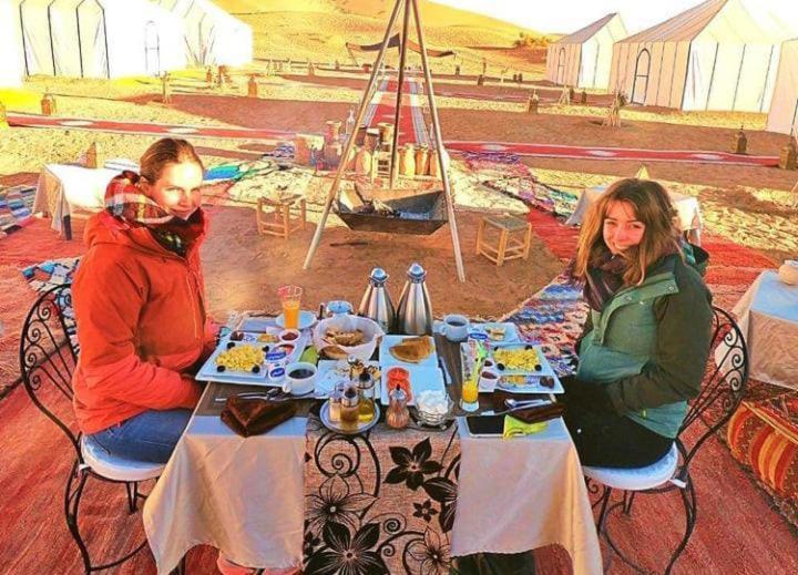 Merzouga Luxury Camp ภายนอก รูปภาพ